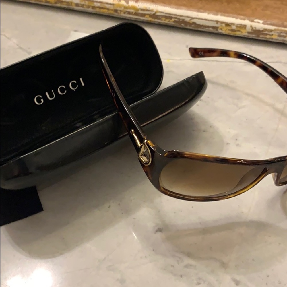 Gucci Authentic horse shoe sunglasses